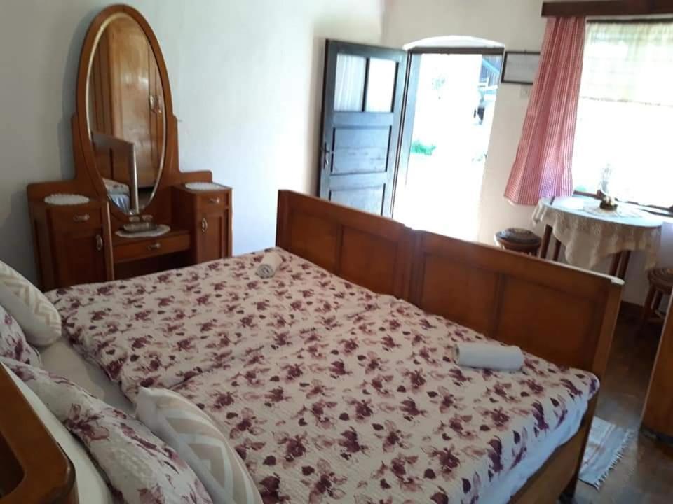 Snasini Kucari Bed & Breakfast Gradiste Luaran gambar