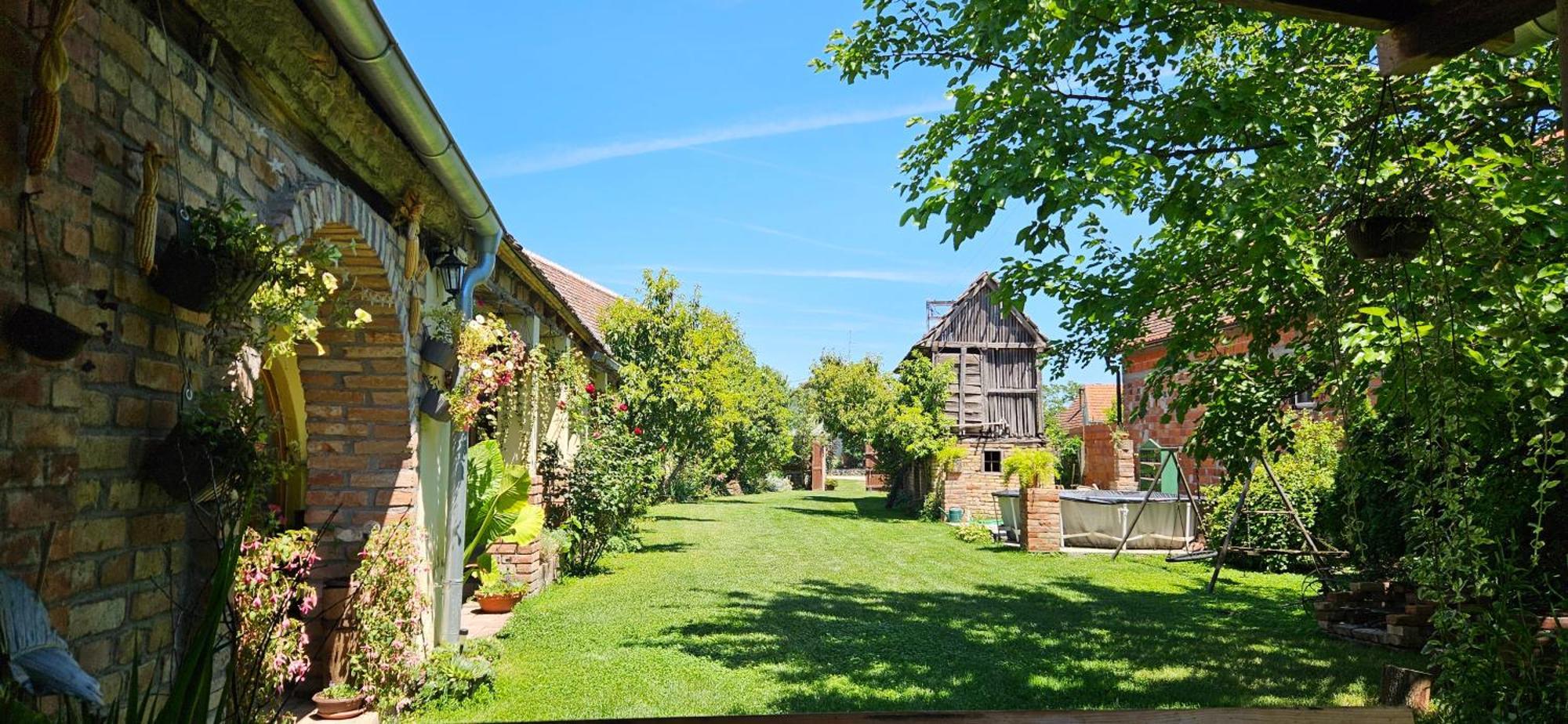 Snasini Kucari Bed & Breakfast Gradiste Luaran gambar