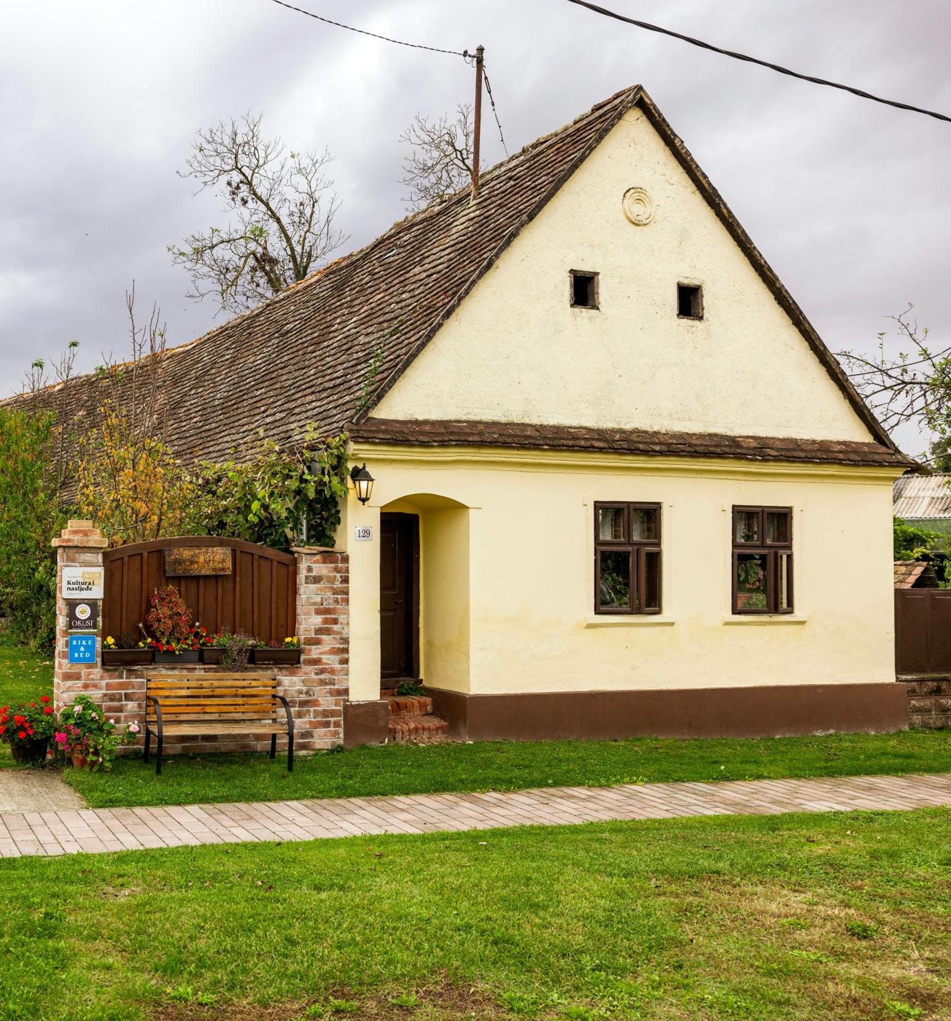 Snasini Kucari Bed & Breakfast Gradiste Luaran gambar