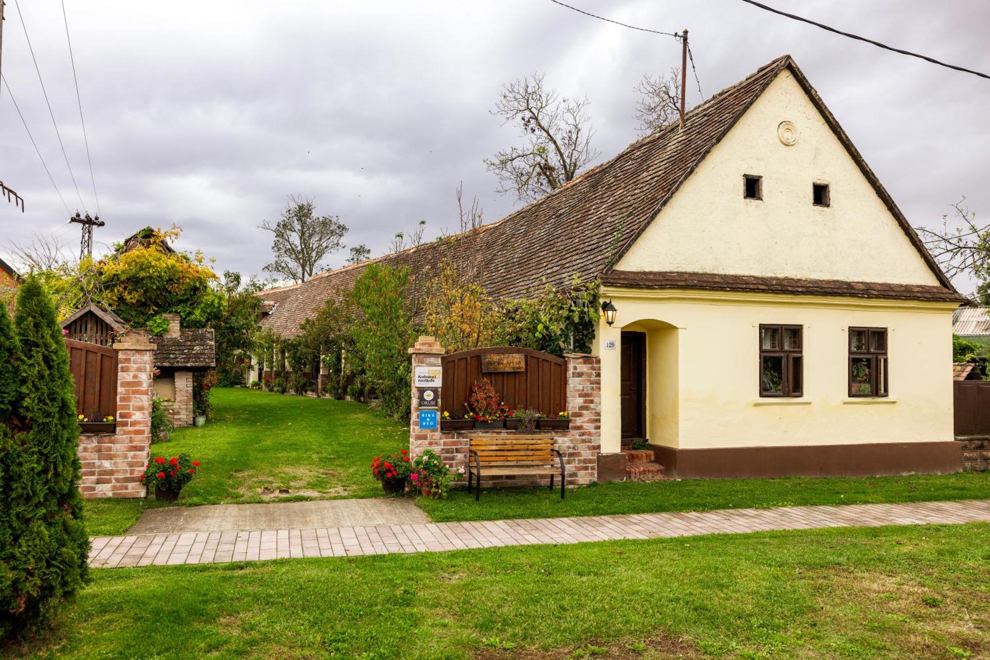 Snasini Kucari Bed & Breakfast Gradiste Luaran gambar